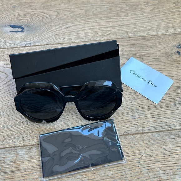 Dior Spirit Sunglasses - Picture 4 of 11